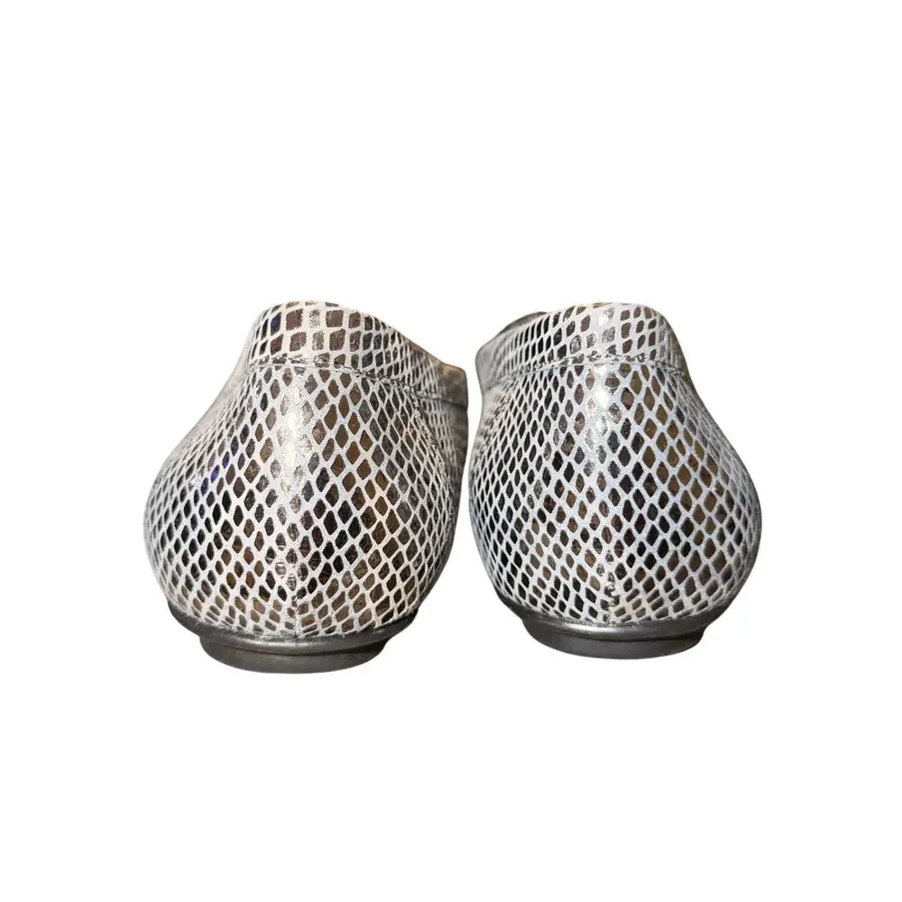 Vionic Larrun Loafers Women’s Sz 9.5 Silver Metallic Leather Snake Comfort Shoe